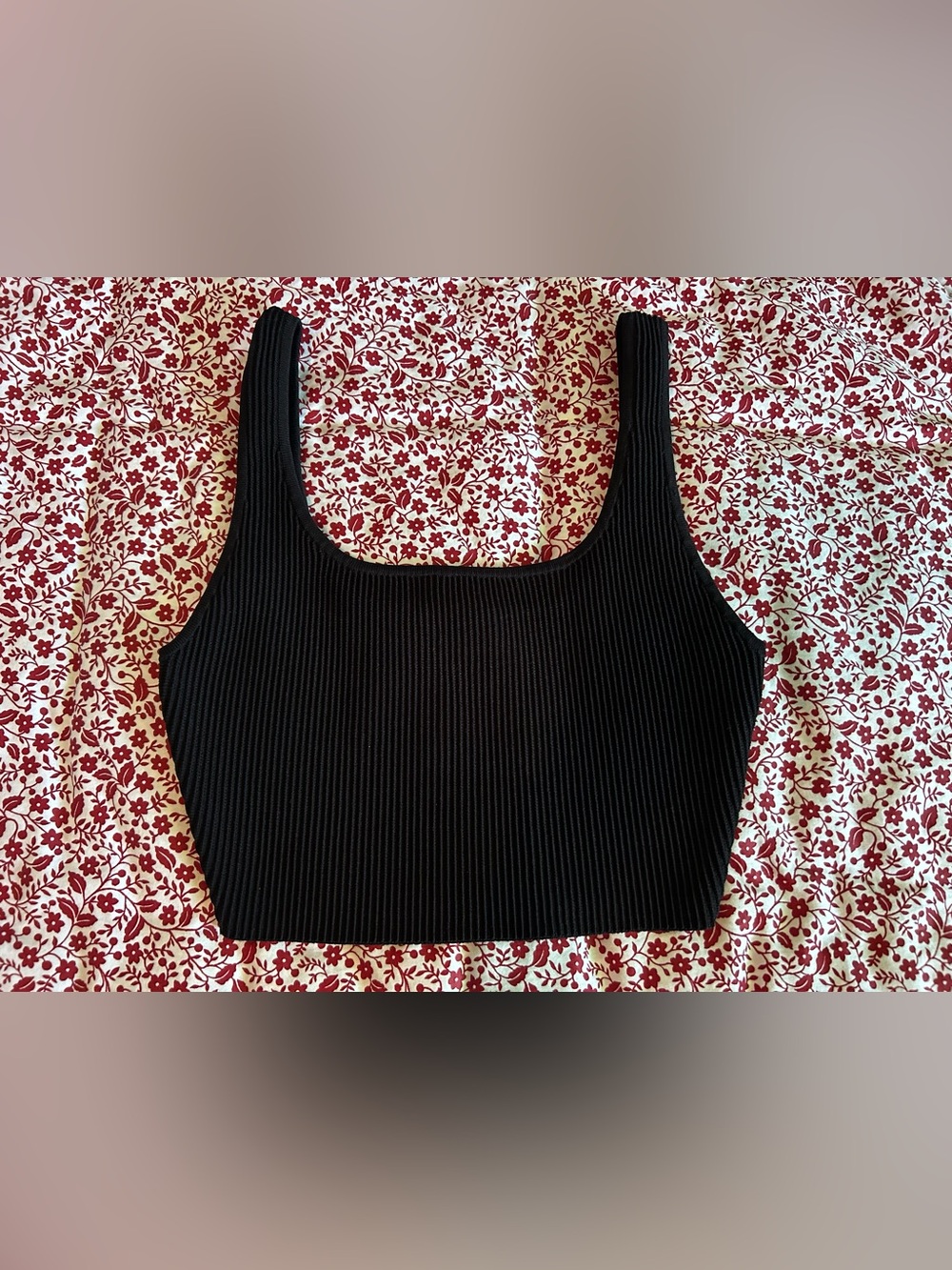 Aritzia crop top 🖤